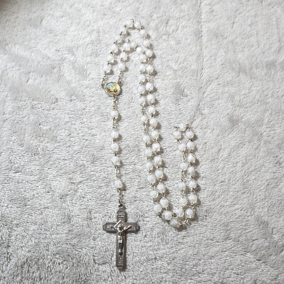 #530 White Bead cross Rosary 17 inches long - Picture 2 of 6